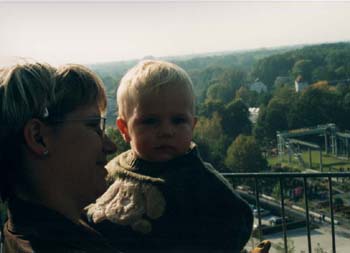 Tab auf Mamas Arm